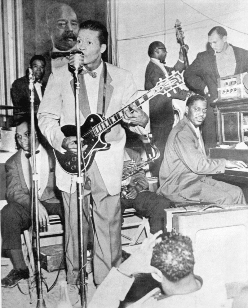 Trong sự nghiệp âm nhạc kéo dài bảy thập kỷ, Chuck Berry đã để lại rất nhiều ca khúc bất hủ, trong đó phải kể đến 'Roll Over Beethoven' và 'Jonny B. Goode.' (Nguồn: Getty)