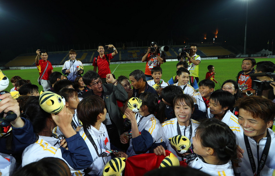 Chia sẻ khoảnh khắc tự hào. (Ảnh: Quốc Khánh/TTXVN)