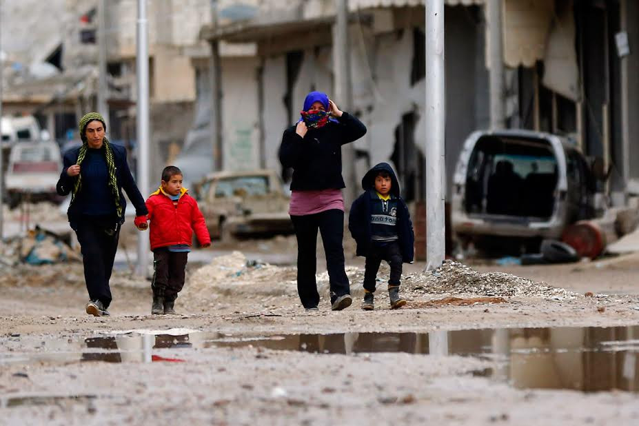 Phụ nữ và trẻ em người Kurd ở Kobane. (Nguồn: Reuters)