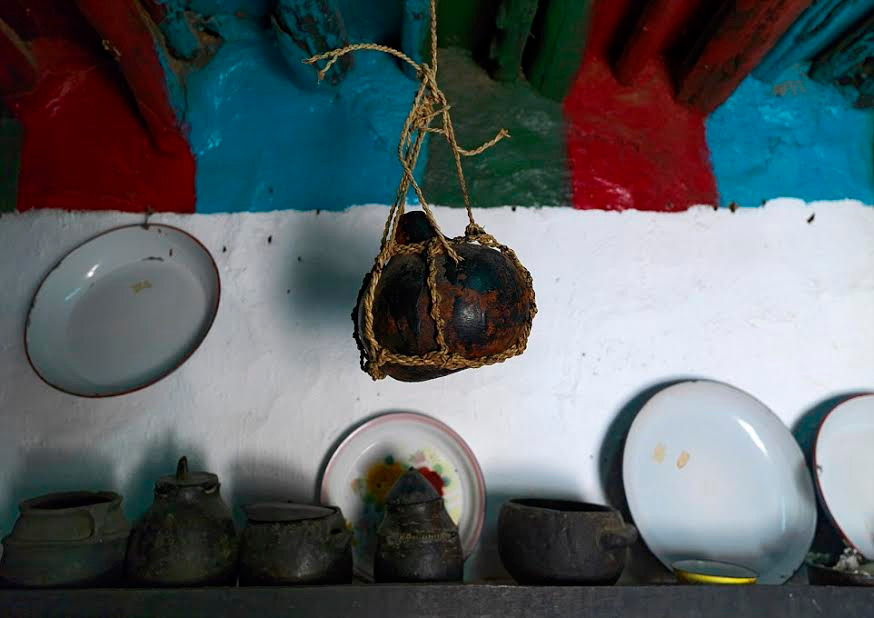 Đời sống của người dân bộ lạc vẫn không khác mấy so với tổ tiên của họ. (Nguồn: Daily Mail)