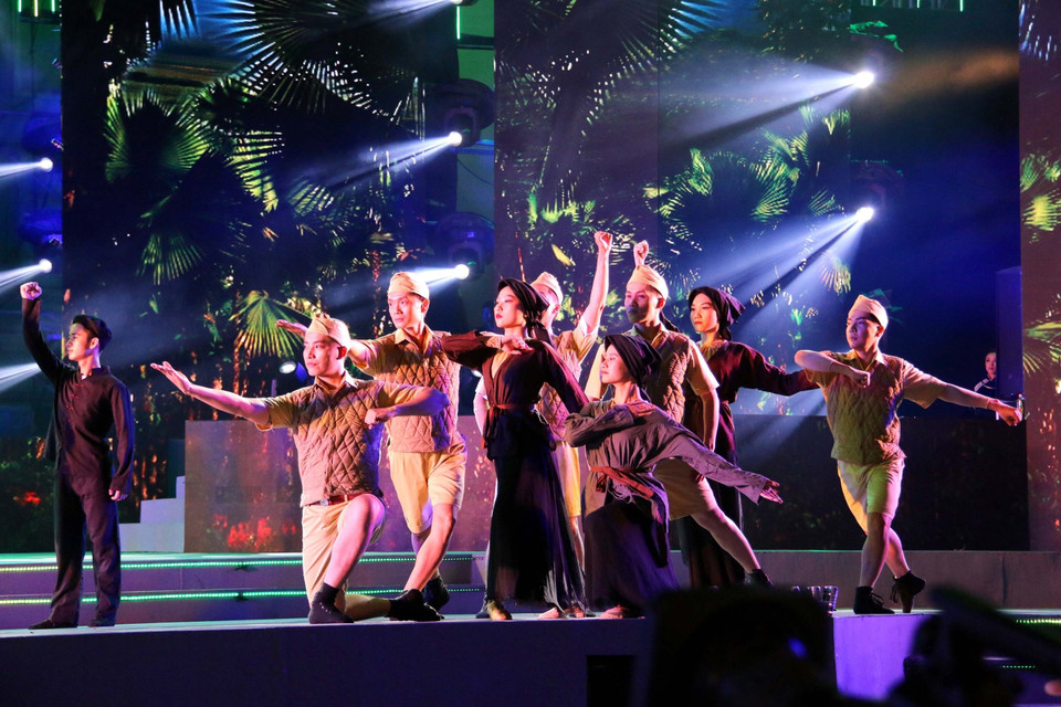 Chương trình nghệ thuật Đảng là niềm tin tất thắng. (Ảnh: Thanh Vũ/TTXVN)