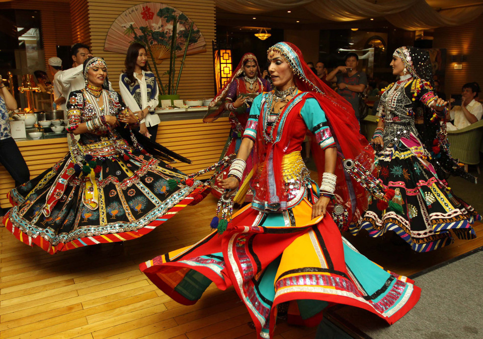 Biểu diễn nghệ thuật múa dân gian Ấn Độ. (Ảnh: Thanh Vũ/TTXVN)