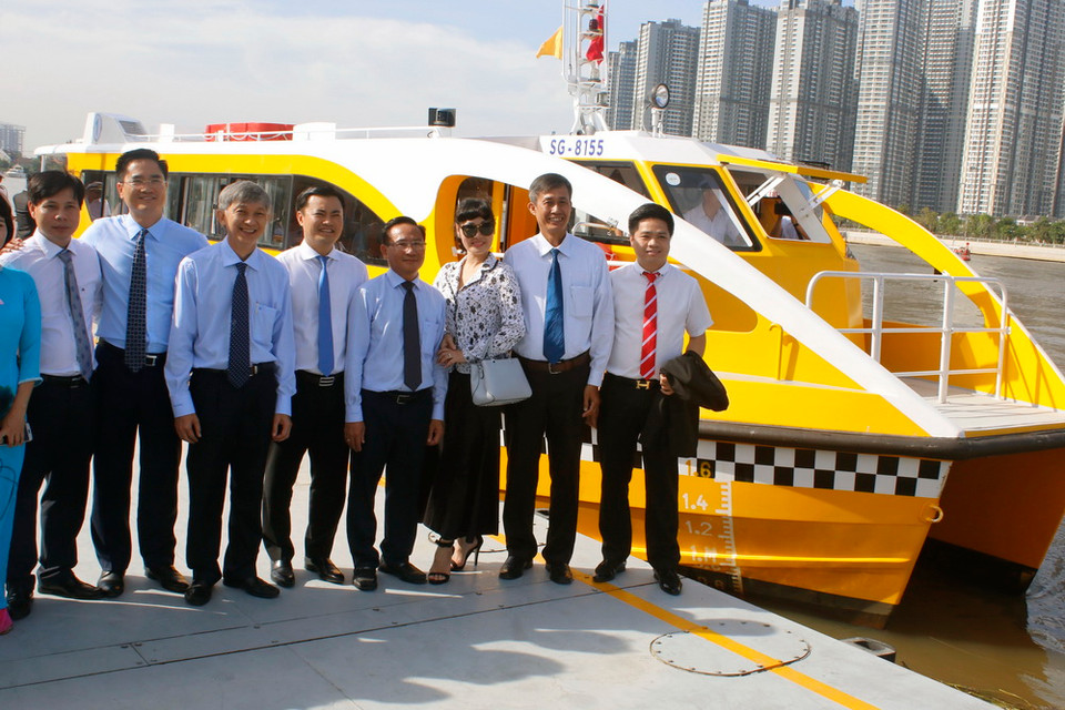 Thời gian hành trình của mỗi tuyến sẽ vào khoảng 30 phút; mỗi tàu cập bến đón-trả khách giới hạn trong khoảng 3 phút. (Ảnh: Hoàng Hải/TTXVN)