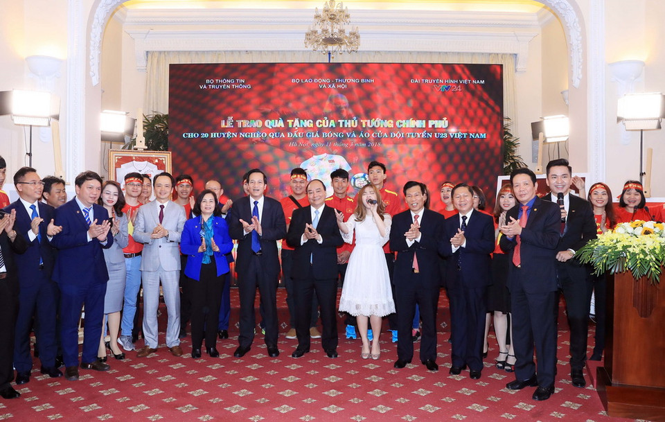 Thủ tướng Nguyễn Xuân Phúc và các đại biểu. (Ảnh: Thống Nhất/TTXVN)