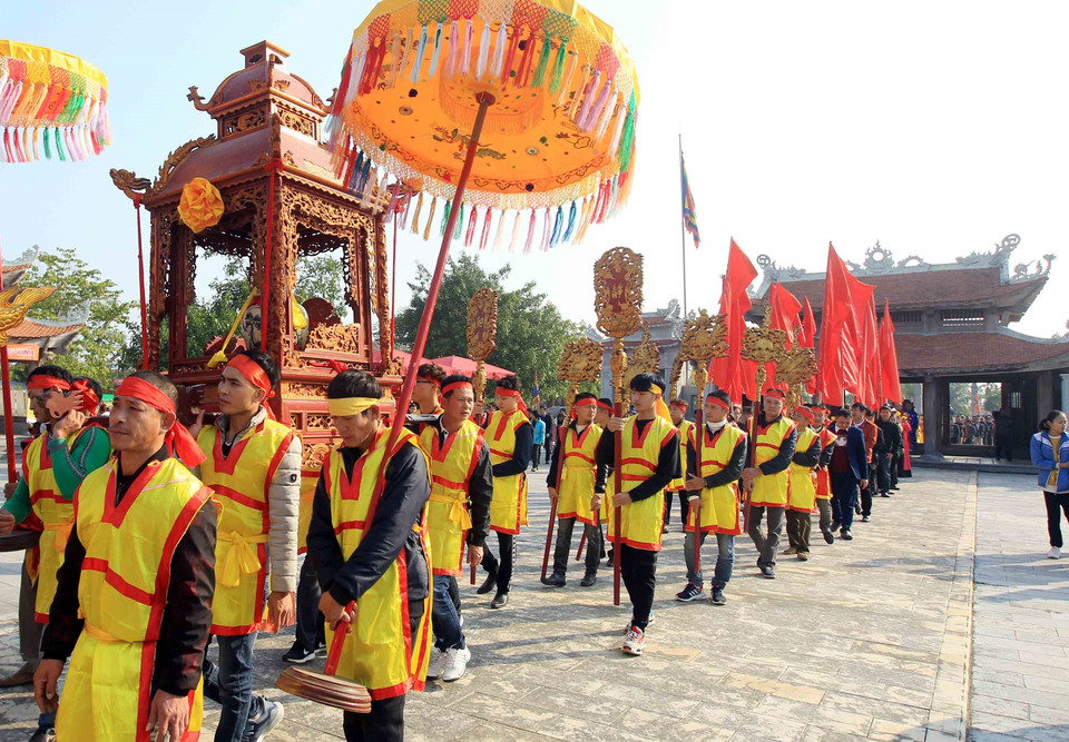 Rước kiệu tại lễ khai bút đầu Xuân. (Ảnh: An Đăng/TTXVN)