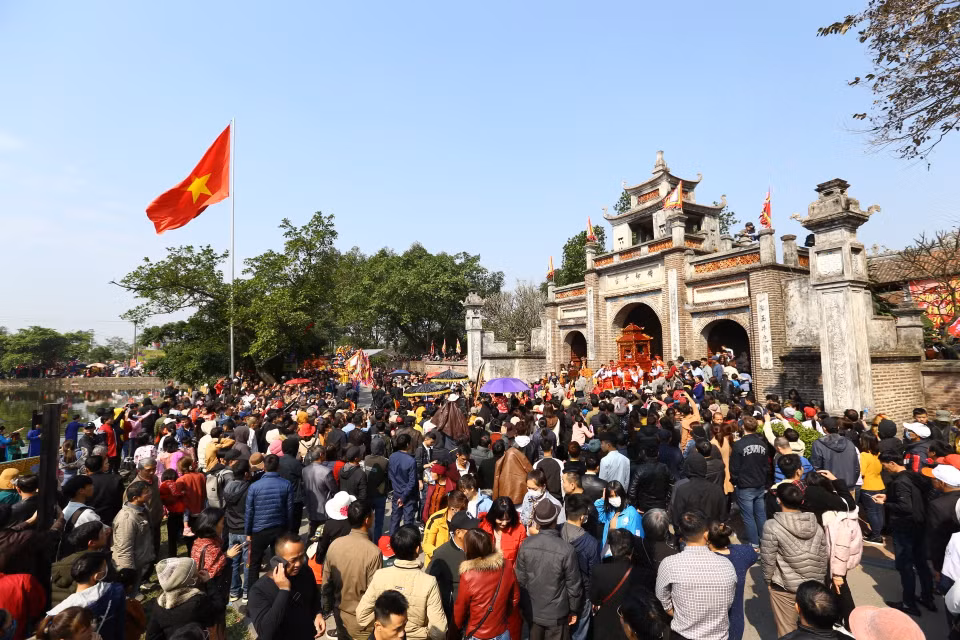Nghi lễ rước kiệu tại Lễ hội Cổ Loa 2020. (Ảnh: Minh Quyết/TTXVN)