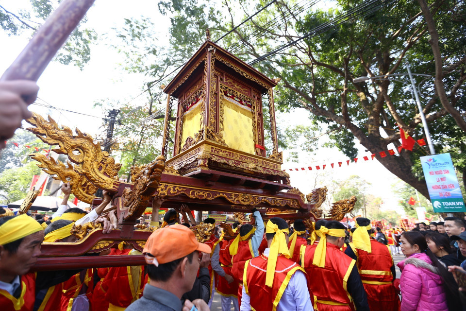 Nghi lễ đánh trống khai hội. (Ảnh: Minh Quyết/TTXVN)