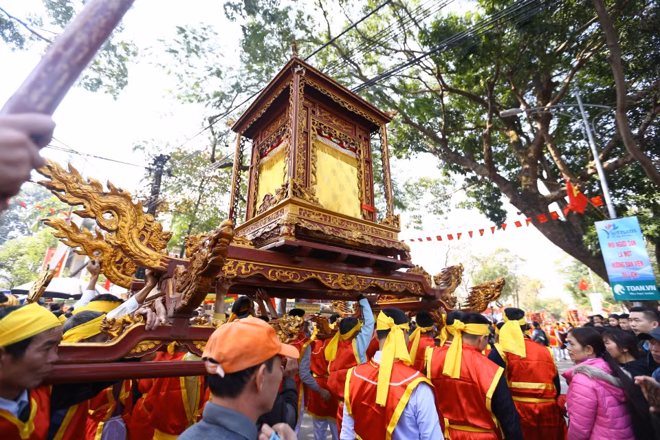 Nghi lễ đánh trống khai hội. (Ảnh: Minh Quyết/TTXVN)