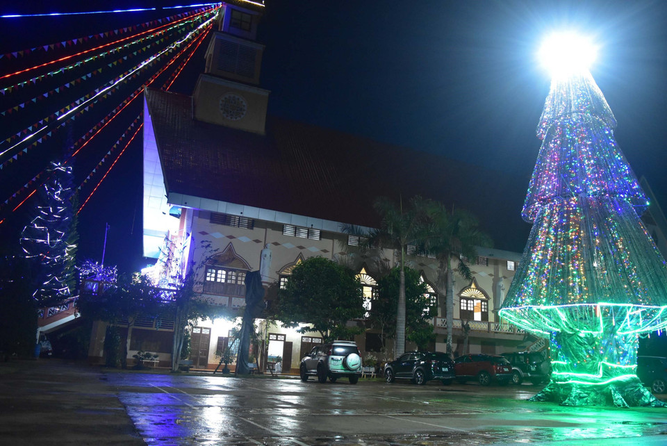 Nhà thờ trang trí lộng lẫy. (Ảnh: Nguyên Dung/TTXVN)