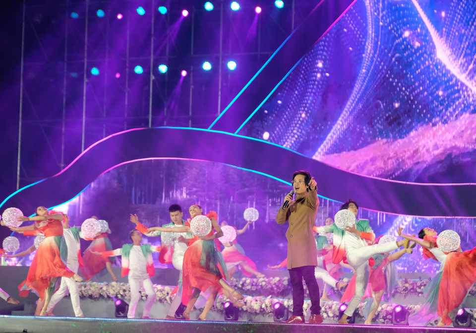 Tối 18/12, tại Quảng trường Lâm Viên, thành phố Đà Lạt (Lâm Đồng) diễn ra lễ khai mạc Festival Hoa Đà Lạt lần thứ 9 năm 2022. (Ảnh: Nguyễn Dũng/TTXVN)