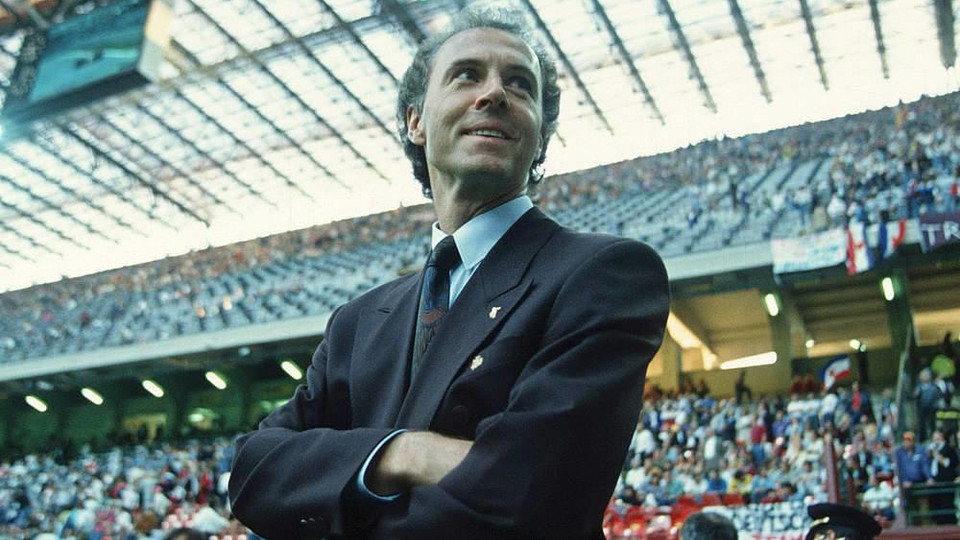 Franz Beckenbauer cùng đội tuyển Đức giành chức vô địch World Cup 1990 với tư cách huấn luyện viên trưởng.