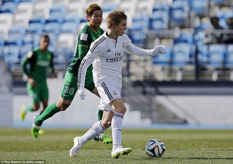 Vị chiến lược gia người Italy đã quyết định điền thêm tên của Odegaard vào danh sách đăng ký tham dự Champions League của Real Madrid.