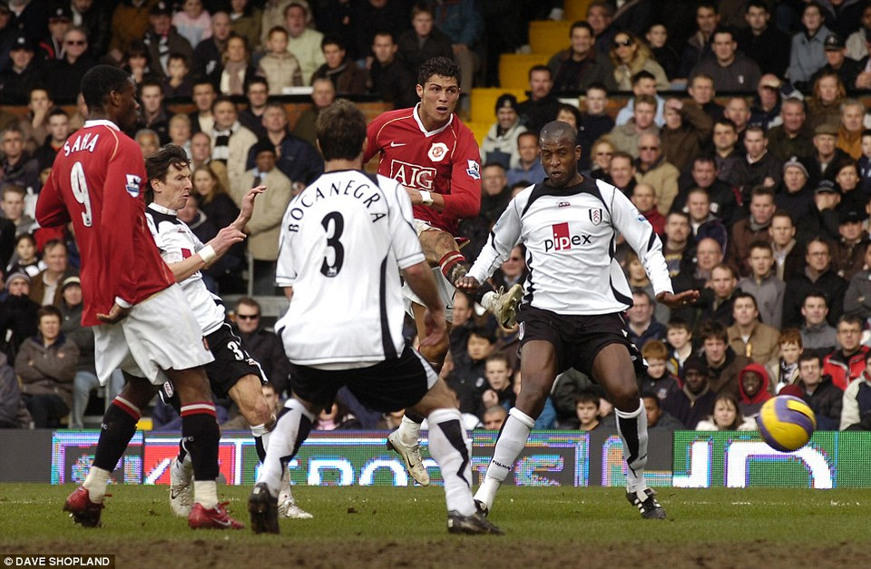 Ronaldo ghi bàn thắng muộn, giúp Manchester United giành chiến thắng trước Fulham tại Craven Cottage, để giành danh hiệu Premier League mùa giải 2006-07