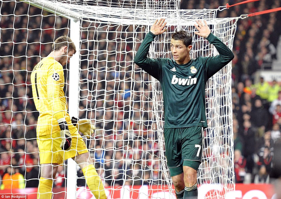 Năm 2013, Ronaldo trở lại "mái nhà xưa" Old Trafford. Ở trận đấu này, anh đã ghi bàn giúp Real đánh bại Manchester United. Mặc dù ghi bàn nhưng anh đã quyết định không ăn mừng. 