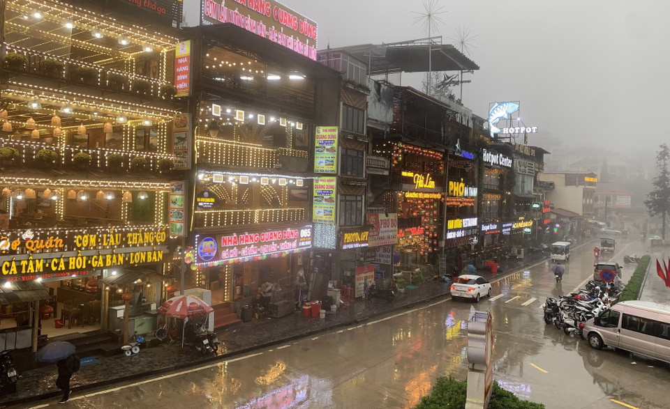 Nhà hàng tại thị xã Sa Pa vắng bóng du khách đến ăn uống. (Ảnh: Quốc Khánh/TTXVN)