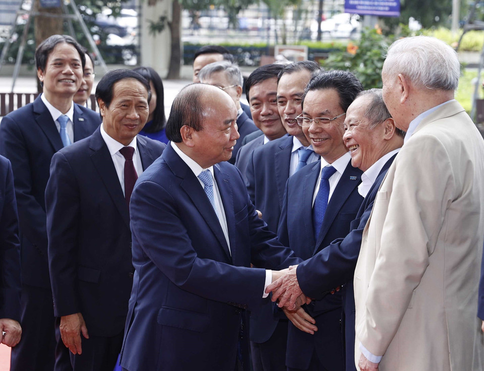 Chủ tịch nước Nguyễn Xuân Phúc với các đại biểu. (Ảnh: Thống Nhất/TTXVN)