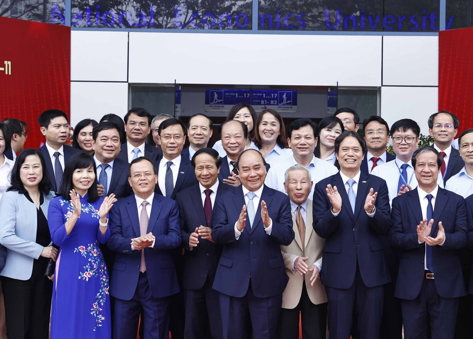 Chủ tịch nước Nguyễn Xuân Phúc với các đại biểu. (Ảnh: Thống Nhất/TTXVN)