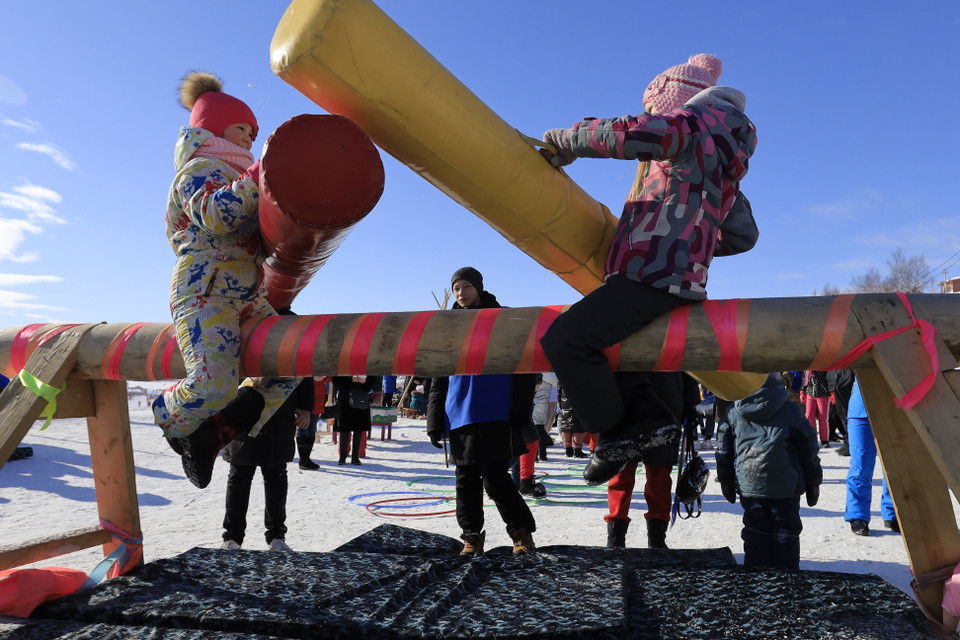 Trẻ em vui chơi trong ngày hội. (Ảnh: Duy Trinh/TTXVN)