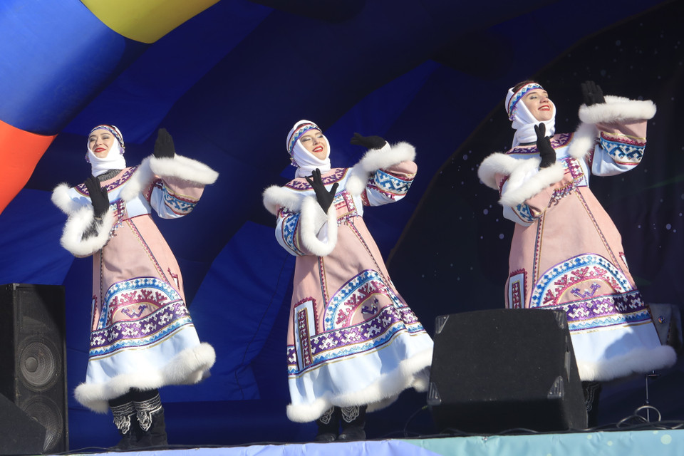 Chương trình văn nghệ tại lễ hội. (Ảnh: Duy Trinh/TTXVN)