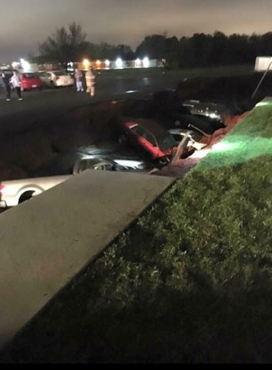 Một số nhân chứng cho biết, họ đã nghe thấy một tiếng nổ lớn và nghĩ rằng đã xảy ra động đất. (Nguồn: Twitter)