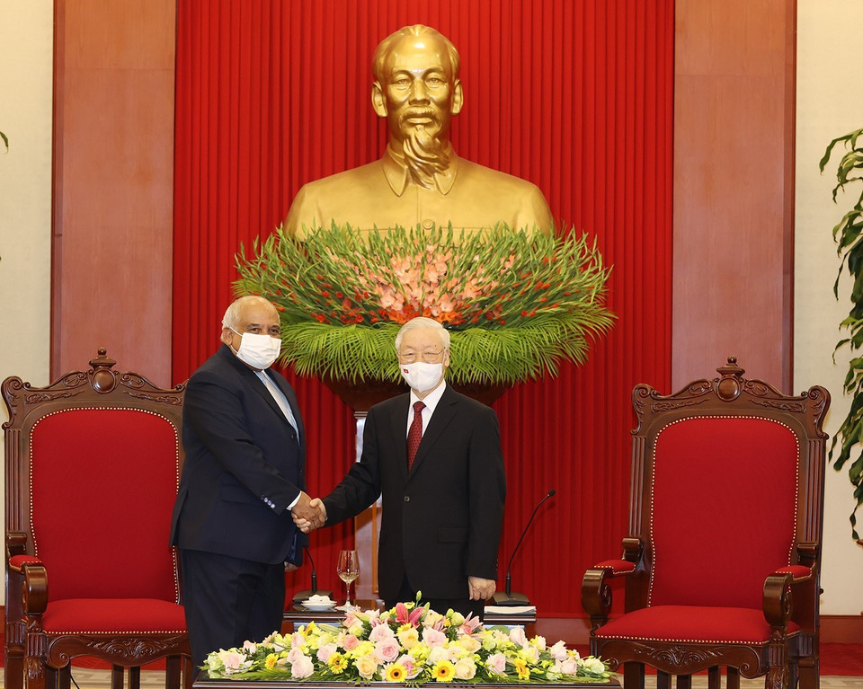 Tổng Bí thư Nguyễn Phú Trọng và Đại sứ Cộng hòa Cuba Orlando Nicolás Hernández Guillén. (Ảnh: Trí Dũng/TTXVN)