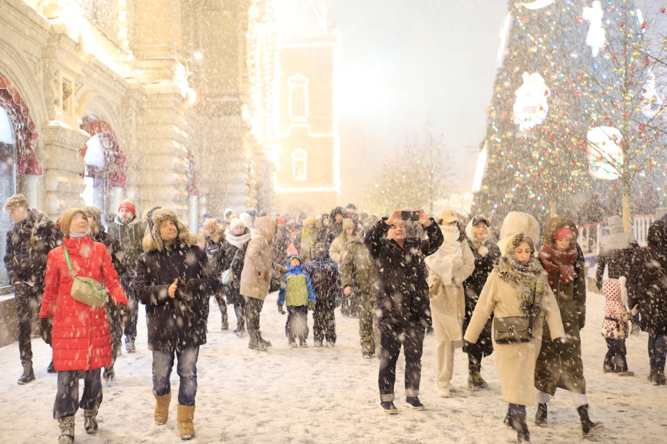 Những trận bão tuyết bất chợt ập đến khiến cho bầu không khí chào đón năm mới 2022 càng thêm lung linh huyền ảo. (Ảnh: Trần Hiếu/TTXVN)