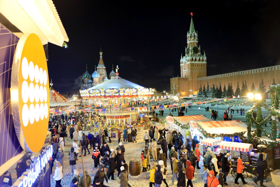 Hội chợ ẩm thực được tổ chức trên quảng trường Đỏ luôn thu hút đông đảo người dân tới thưởng lãm. (Ảnh: Trần Hiếu/TTXVN)