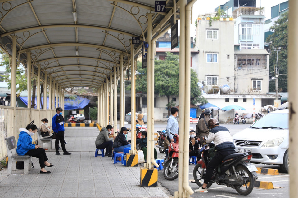 Cảnh vắng khách tại bến xe Giáp Bát chiều 30/12. (Ảnh: Hoàng Hiếu/TTXVN)