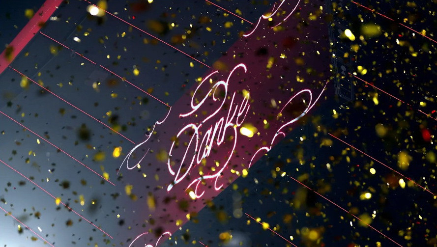 Tại lễ tri ân này, ngoài lời cảm ơn, ban lãnh đạo Bayern Munich cũng đã dành tặng 20 người hâm mộ những món quà ý nghĩa. (Nguồn: fcbayern)