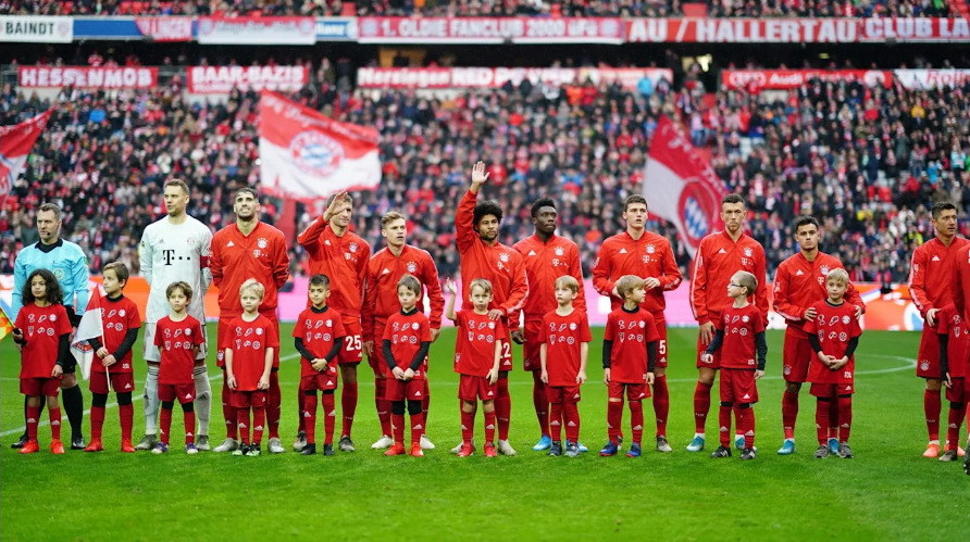 Trước buổi lễ, Bayern đã ra sân với quyết tâm giành chiến thắng Wolfsburg rất lớn... (Nguồn: fcbayern)