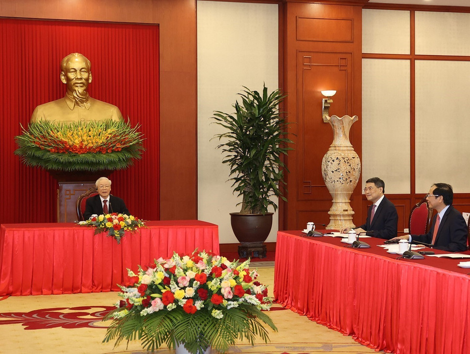 Tổng Bí thư Nguyễn Phú Trọng điện đàm với Tổng thống Indonesia Joko Widodo. (Ảnh: Trí Dũng/TTXVN)