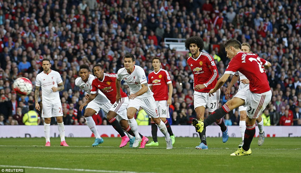 Trên chấm 11m, tiền vệ này không mắc sai lầm nào cả...