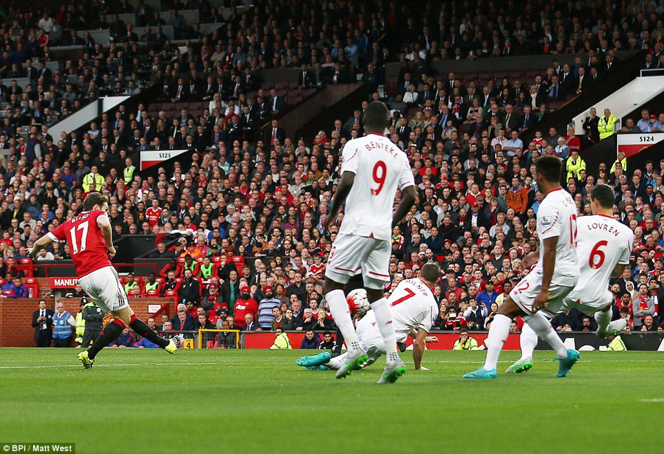 Tuy nhiên, ngay đầu hiệp 2...