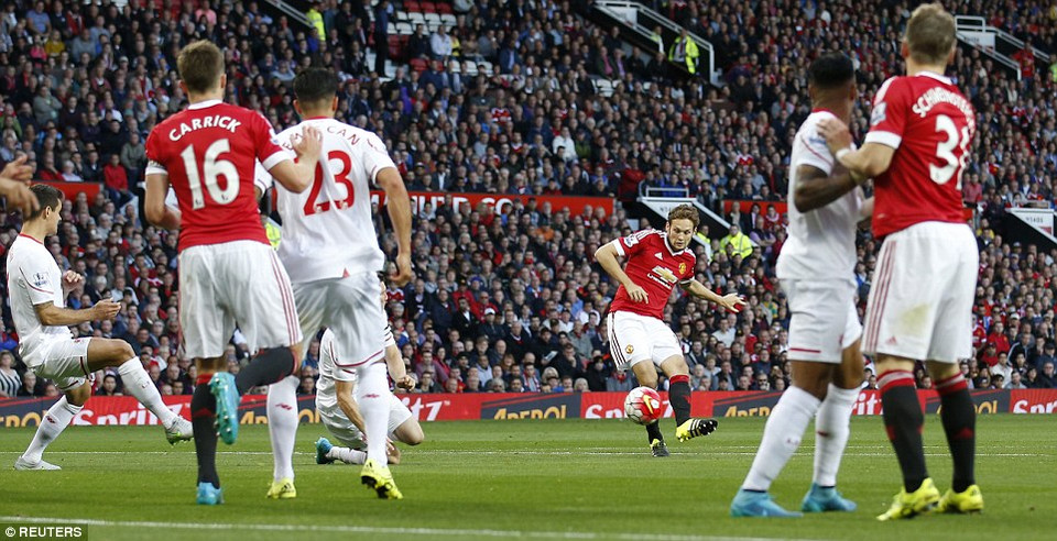 ...Blind đã phá vỡ bế tắc bằng 1 bàn thắng đẹp.