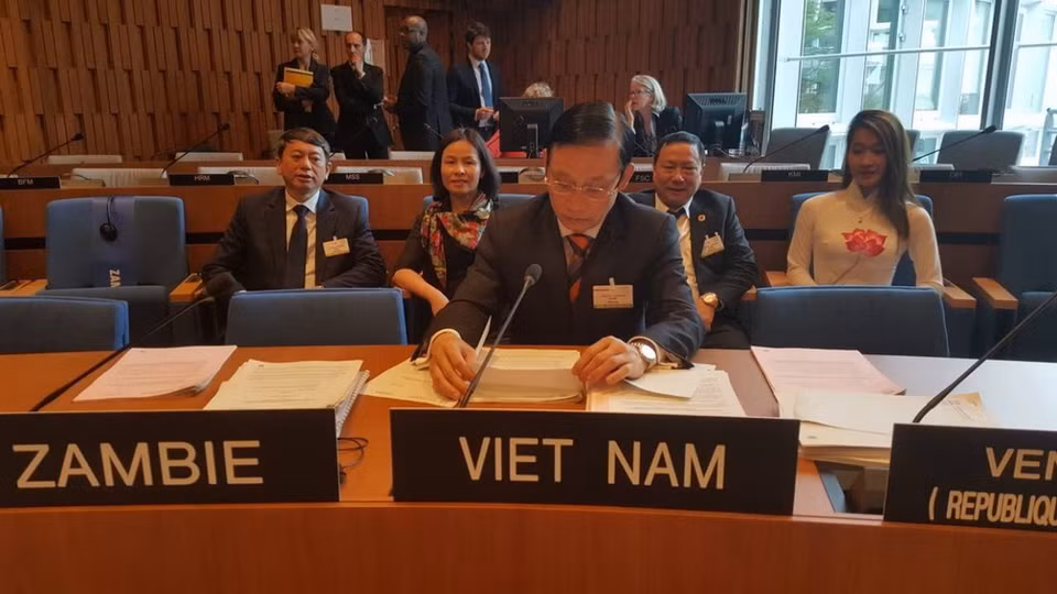 Thứ trưởng Bộ Ngoại giao Lê Hoài Trung (ảnh) dẫn đầu Đoàn Việt Nam tham dự buổi họp của Hội đồng tư vấn Mạng lưới Công viên địa chất toàn cầu thuộc UNESCO. (Ảnh: Trọng Đạt/TTXVN)