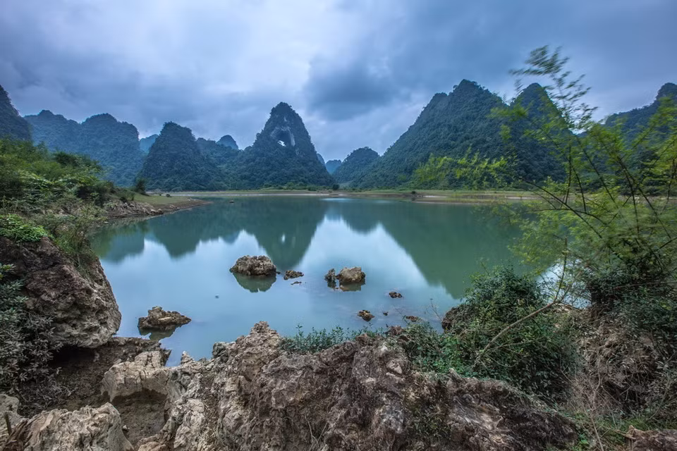 Non Nước Cao Bằng nổi tiếng với các giá trị đa dạng sinh học cùng nhiều hệ sinh thái, giống loài động thực vật đặc hữu, là vùng đất có nhiều tiềm năng phát triển du lịch. (Ảnh: Trọng Đạt/TTXVN)