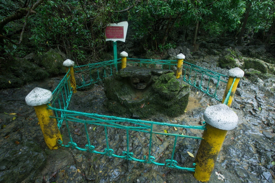 Bên cạnh các giá trị thiên nhiên như diện tích, đặc điểm địa chất và đa dạng sinh học, Non Nước Cao Bằng còn chứa đựng nhiều di sản văn hóa vật thể và phi vật thể, đặc biệt là các di tích lịch sử cách mạng, trong đó có Di tích quốc gia đặc biệt Pác Bó - nơi Chủ tịch Hồ Chí Minh trở về nước năm 1941 lãnh đạo phong trào cách mạng sau hơn 30 năm bôn ba ở nước ngoài. (Ảnh: Trọng Đạt/TTXVN)