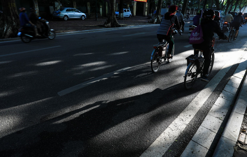 Hà Nội những ngày thu đẹp thật, đặc biệt từ khoảng 6 giờ 30 đến 8 giờ. (Ảnh: Thành Đạt/TTXVN)