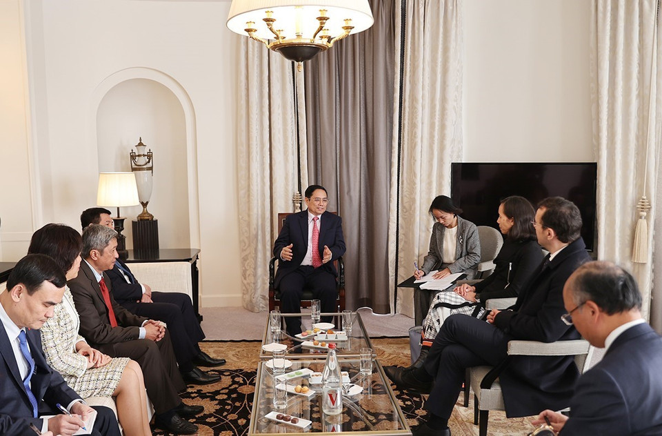 Hình ảnh Thủ tướng Phạm Minh Chính tiếp Giám đốc COVAX Aurelia Nguyen. (Ảnh: Dương Giang/TTXVN)