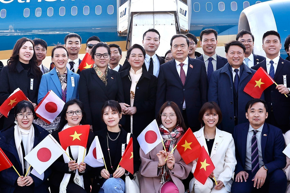 Lễ tiễn Chủ tịch Quốc hội Trần Thanh Mẫn và Phu nhân tại sân bay Nagasaki. (Ảnh: Doãn Tấn/TTXVN)