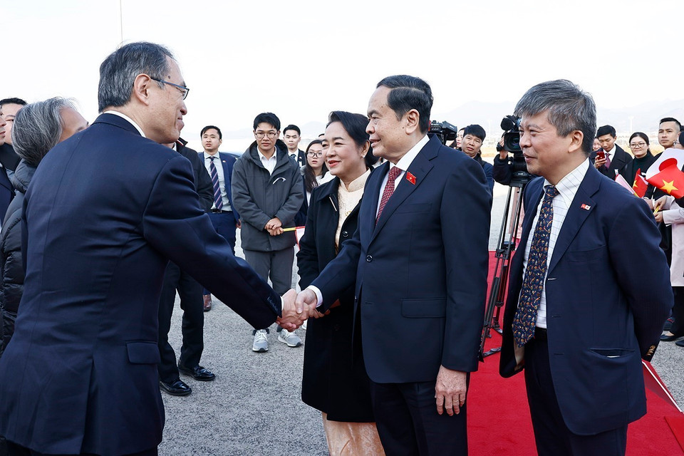 Lễ tiễn Chủ tịch Quốc hội Trần Thanh Mẫn và Phu nhân tại sân bay Nagasaki. (Ảnh: Doãn Tấn/TTXVN)