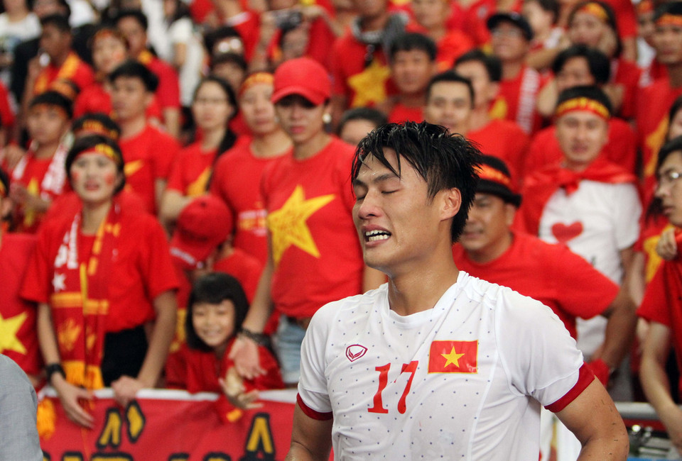 Nỗi buồn khôn tả của tiền đạo Mạc Hồng Quân sau khi trận đấu kết thúc. (Ảnh: Quốc Khánh/TTXVN)