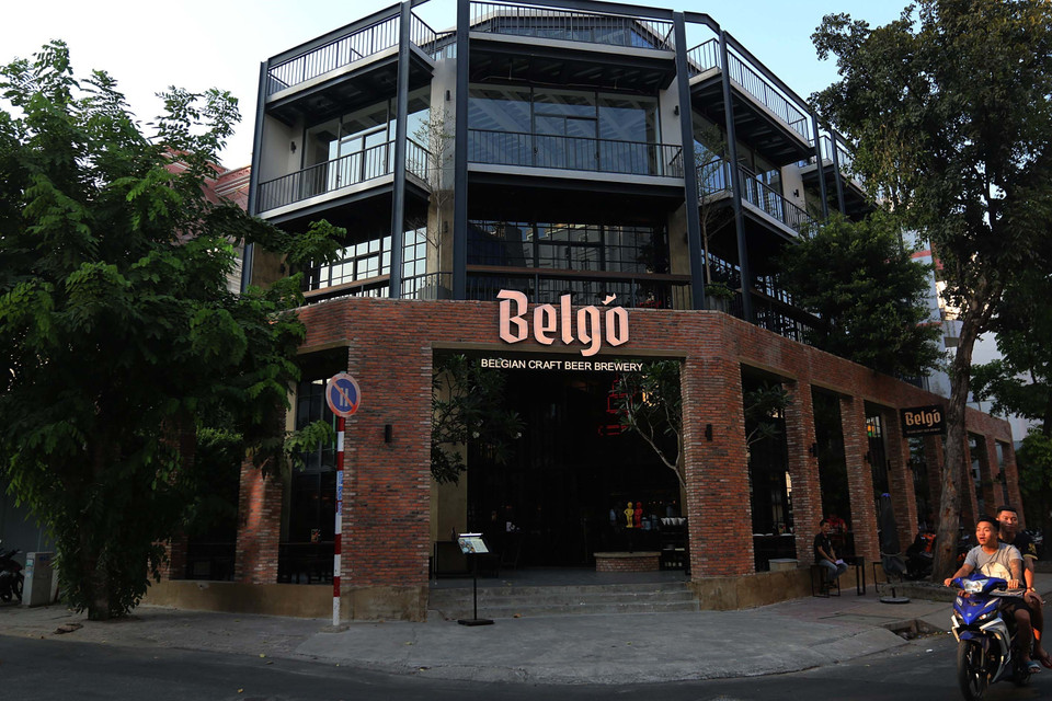 Nhà hàng bán bia trên đường Ngô Thời Nhiệm (Quận 3) cũng vắng khách trong dịch COVID-19. (Ảnh: Thanh Vũ/TTXVN)