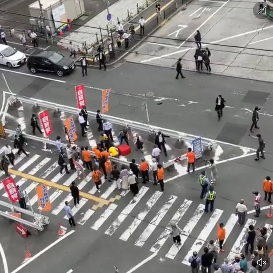 Hiện trường nơi cựu Thủ tướng Abe bị bắn. (Nguồn: twitter)