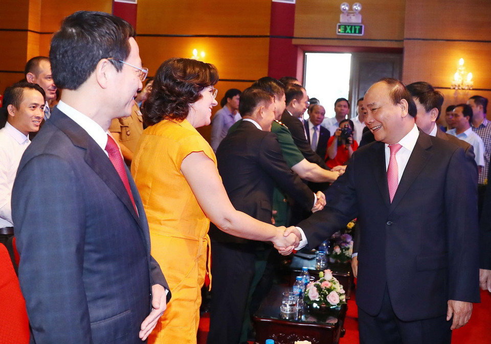 Thủ tướng Nguyễn Xuân Phúc và các đại biểu tham dự buổi lễ. (Ảnh: Thống Nhất/TTXVN)