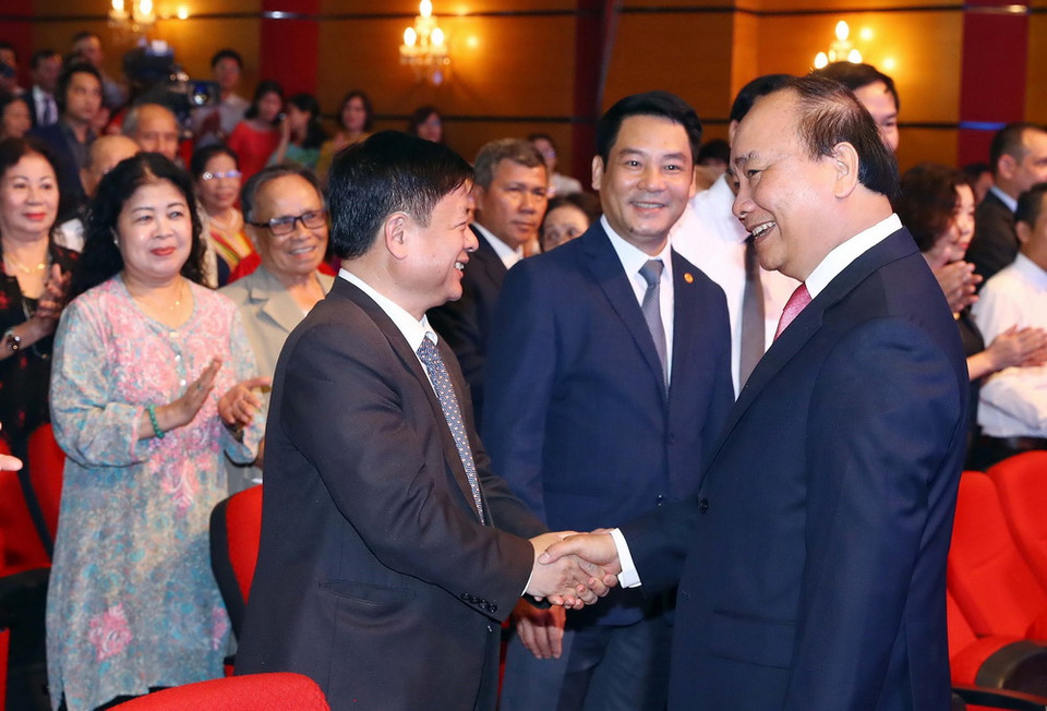 Thủ tướng Nguyễn Xuân Phúc và các đại biểu tham dự buổi lễ. (Ảnh: Thống Nhất/TTXVN)