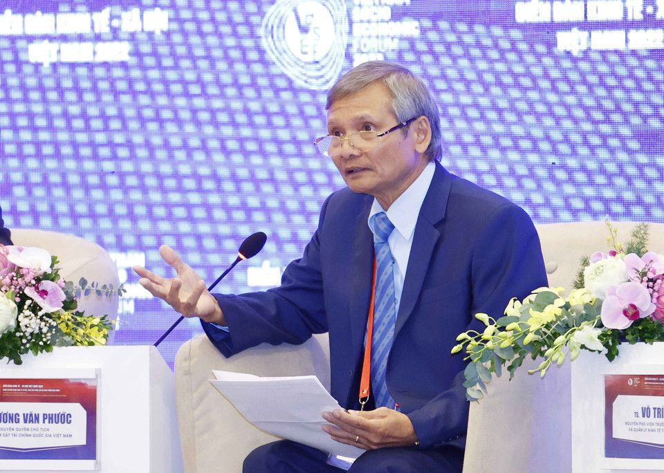 Tiến sỹ Trương Văn Phước, nguyên quyền Chủ tịch Ủy ban Giám sát Tài chính Quốc gia Việt Nam phát biểu tại thảo luận bàn tròn. (Ảnh: Doãn Tấn/TTXVN)