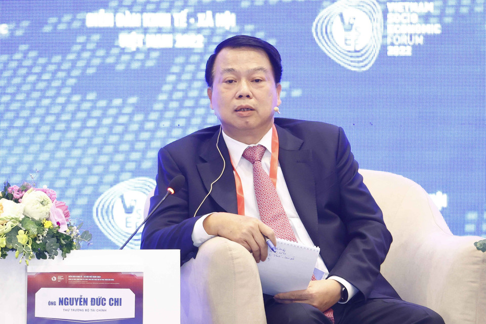 Thứ trưởng Bộ Tài chính Nguyễn Đức Chi phát biểu tại thảo luận bàn tròn. (Ảnh: Doãn Tấn/TTXVN)