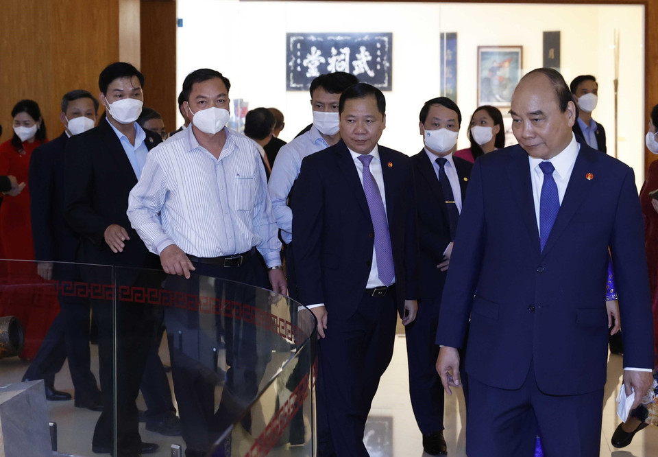 Chủ tịch nước Nguyễn Xuân Phúc thăm Bảo tàng Quang Trung. (Ảnh: Thống Nhất/TTXVN)