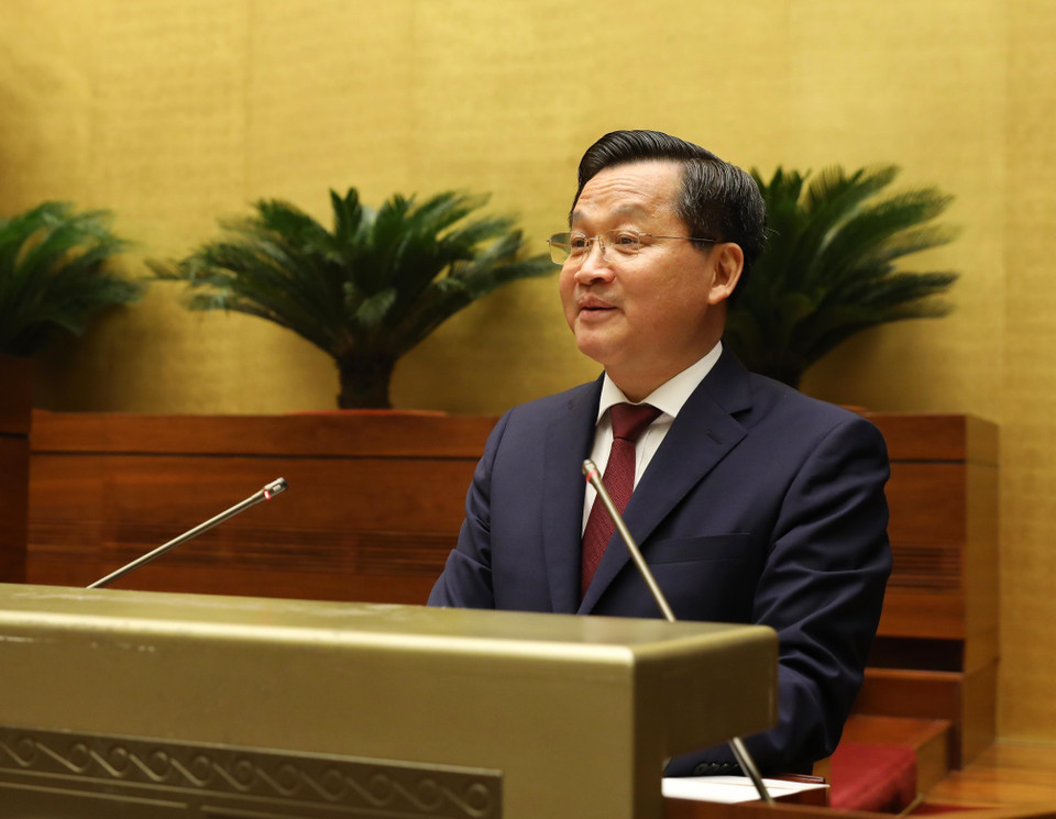Phó Thủ tướng Lê Minh Khái trình bày Báo cáo đánh giá bổ sung kết quả thực hiện kế hoạch phát triển kinh tế-xã hội và ngân sách Nhà nước năm 2022; tình hình thực hiện kế hoạch phát triển kinh tế-xã hội và ngân sách Nhà nước những tháng đầu năm 2023. (Ảnh: An Đăng/TTXVN)